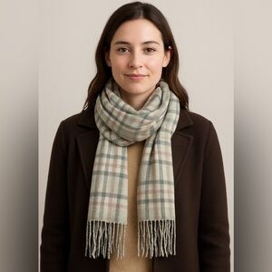 Banana Republic Factory women’s plaid scarf. Gray white and pink